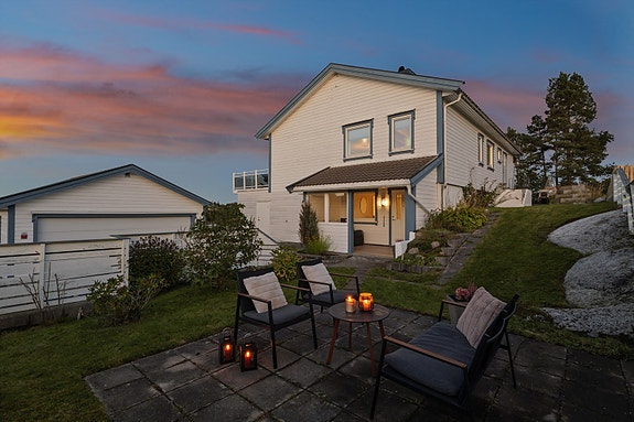 Også i hagen er det fine uteplasser.