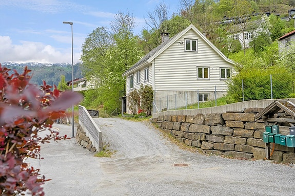 Eiendomsmegler Vest v/Sturla Nødtvedt har gleden av å presentere Hardangerfjordvegen 160!