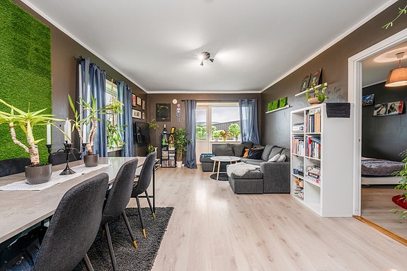 EiendomsMegler1 v/Mette Krokås Selander presenterer Grenlandsgata 22A - Fin 2-roms leilighet med attraktiv beliggenhet på Hovenga!