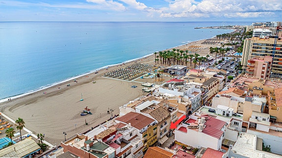 Leiligheten ligger like ved stranden