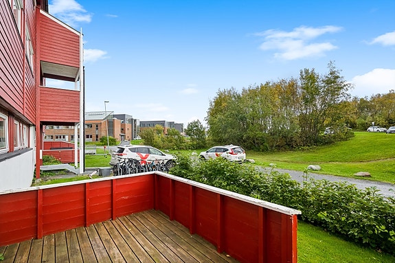 Velkommen til Mørkvedtråkket 17 - Romslig 3-roms rett ved universitetet! Umiddelbar nærhet til Mørkved handelssenter