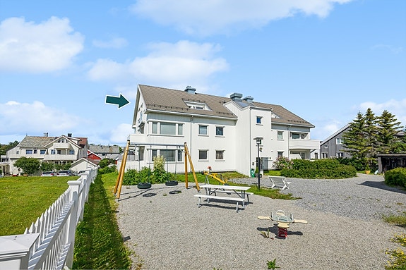 DNB Eiendom v/Bjørn Harald Sandvik presenterer en lys topp/ende-leilighet med attraktiv beliggenhet nært sentrum!