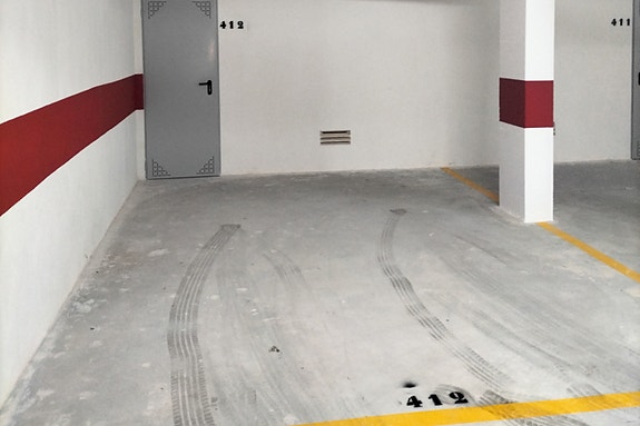 Parkeringsplass og bod