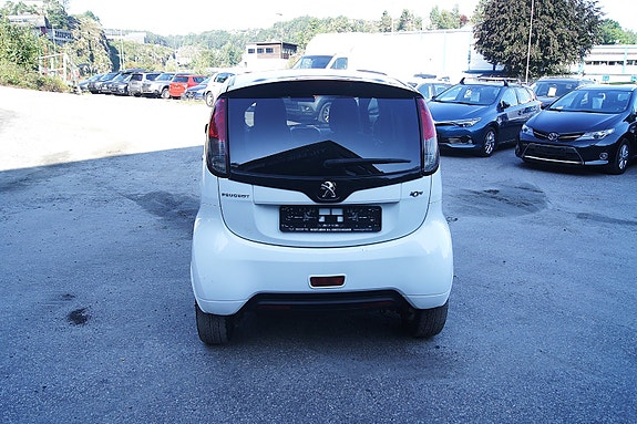 Peugeot iOn 7 of 15