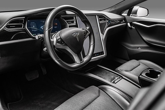 Tesla Model S 11 of 27