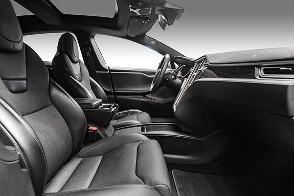 Tesla Model S 14 of 27