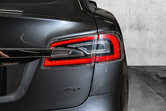 Tesla Model S 8 of 27