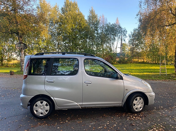 Toyota Yaris Verso 14 of 16