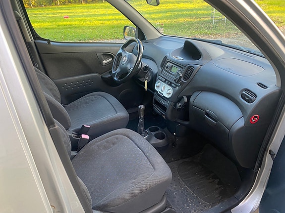 Toyota Yaris Verso 9 of 16