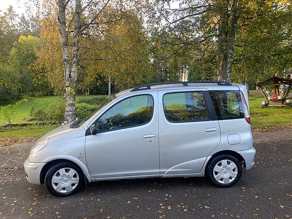 Toyota Yaris Verso 2 of 16