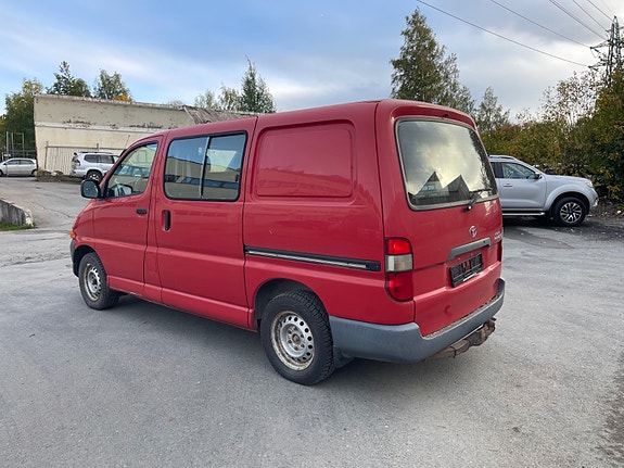 Toyota HiAce 8 of 26