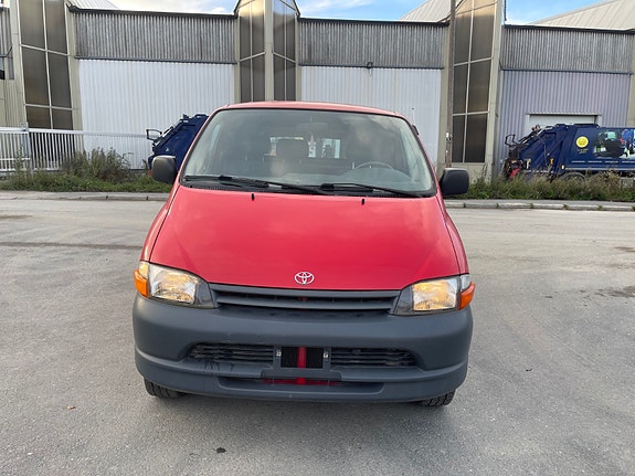 Toyota HiAce 12 of 26