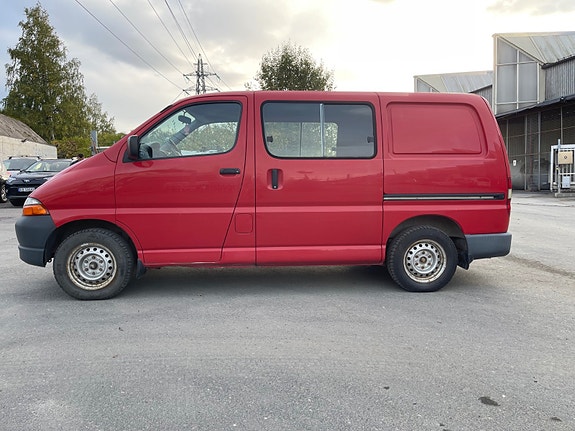 Toyota HiAce 9 of 26