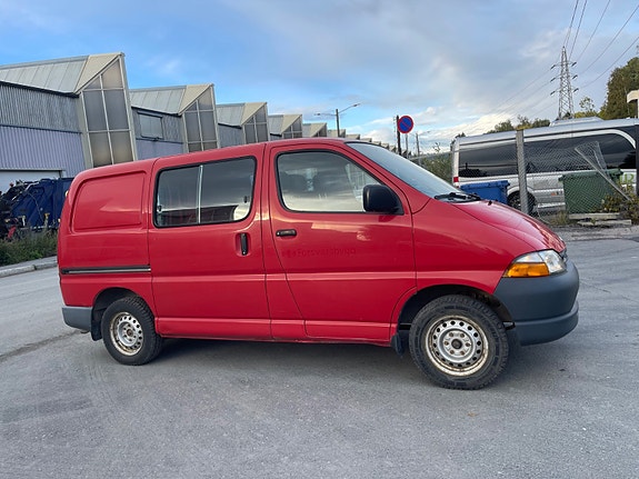 Toyota HiAce 3 of 26