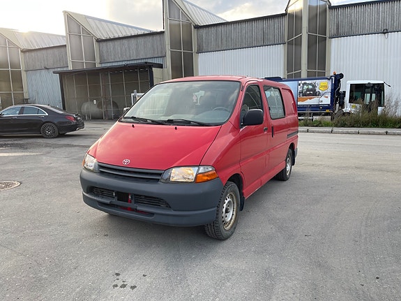 Toyota HiAce 11 of 26