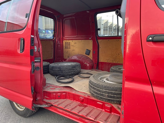 Toyota HiAce 19 of 26