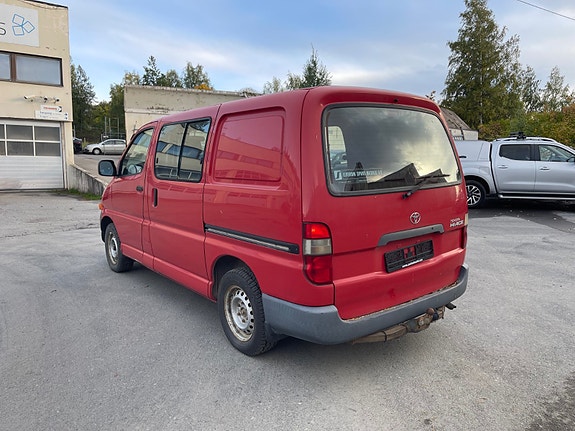 Toyota HiAce 7 of 26