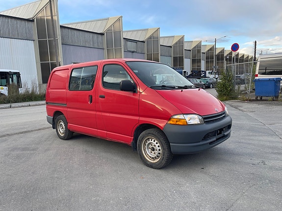 Toyota HiAce 2 of 26