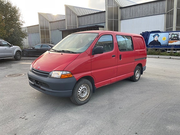 Toyota HiAce 10 of 26