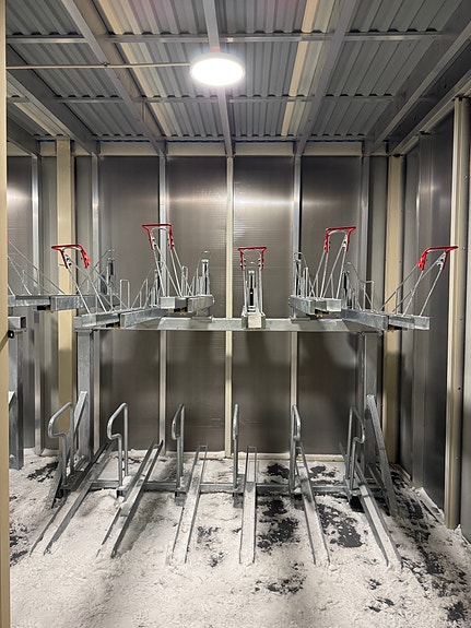 Sykkelstativ i sykkelskur