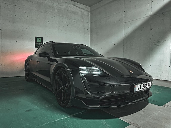 Porsche Taycan Cross Turismo 6 of 19