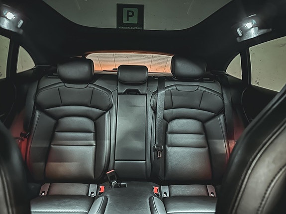 Porsche Taycan Cross Turismo 10 of 19