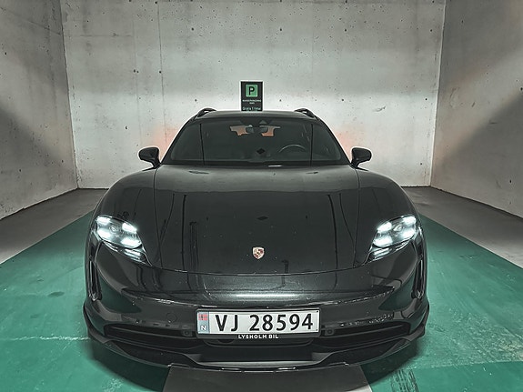 Porsche Taycan Cross Turismo 7 of 19