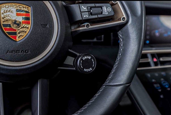 Porsche Taycan Cross Turismo 18 of 19