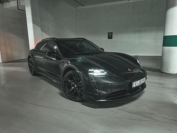 Porsche Taycan Cross Turismo 3 of 19