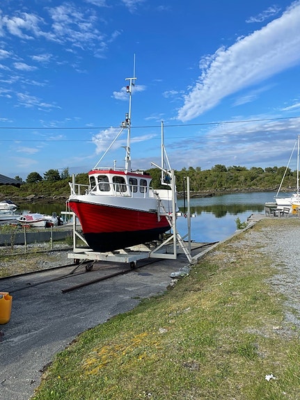 Pen og velholdt sjark, tidligere fiskeriregistrert H33AV 2 of 5