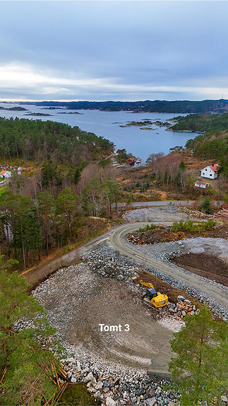 Bildet viser tomt 3 og utsikten fra denne tomten.