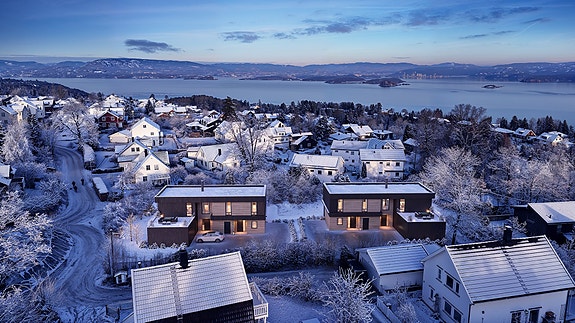 Hovedbilde - Fasade og område fra sør