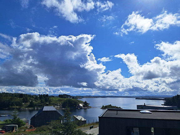 Utsikt fra bolig på tomt