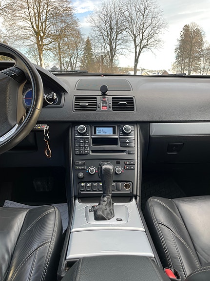 Volvo XC90 10 of 26