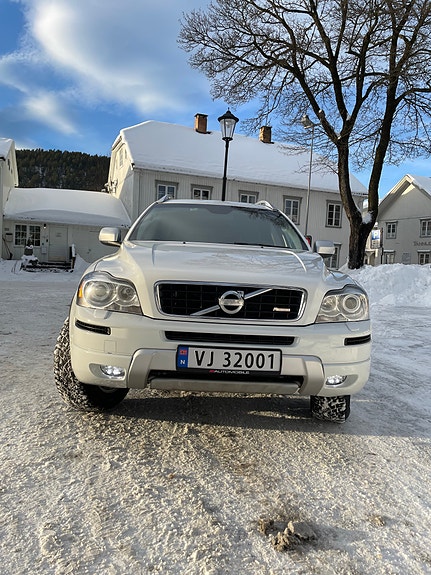 Volvo XC90 4 of 26