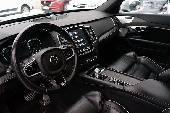 Volvo XC90 26 of 30
