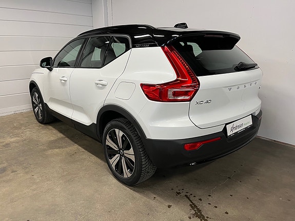 Volvo XC40 3 of 24