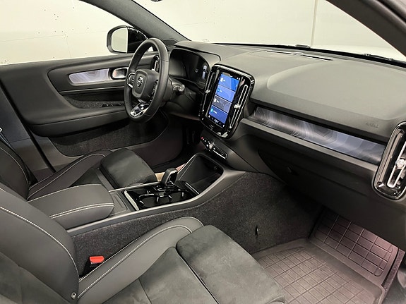 Volvo XC40 7 of 24