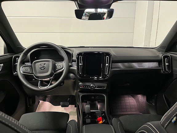Volvo XC40 9 of 24