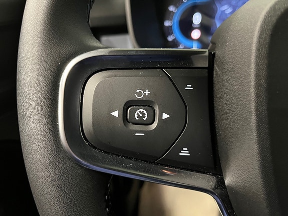 Volvo XC40 11 of 24