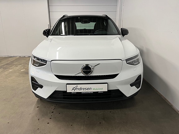 Volvo XC40 2 of 24