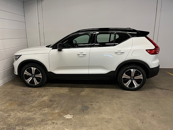 Volvo XC40 6 of 24