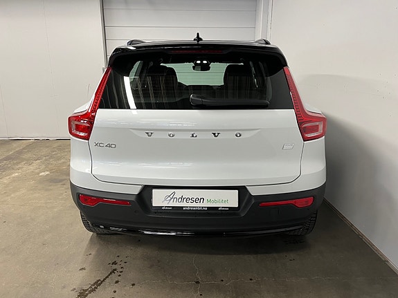 Volvo XC40 4 of 24
