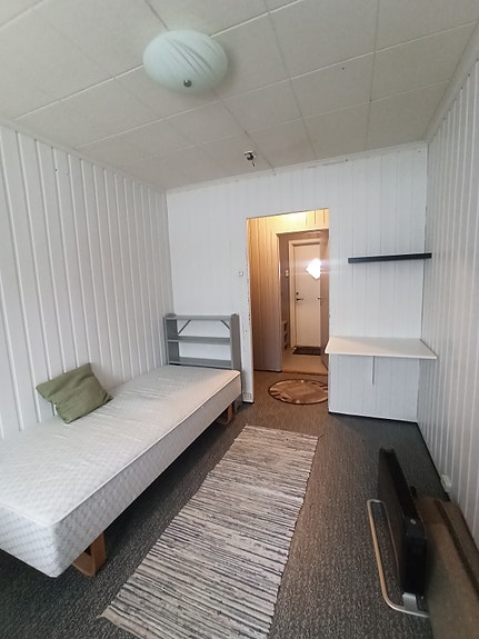 Hybel nr 2, 12 kvm, kr 4000 pr mnd