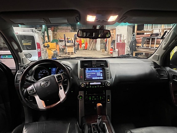 Toyota Land Cruiser 13 of 30