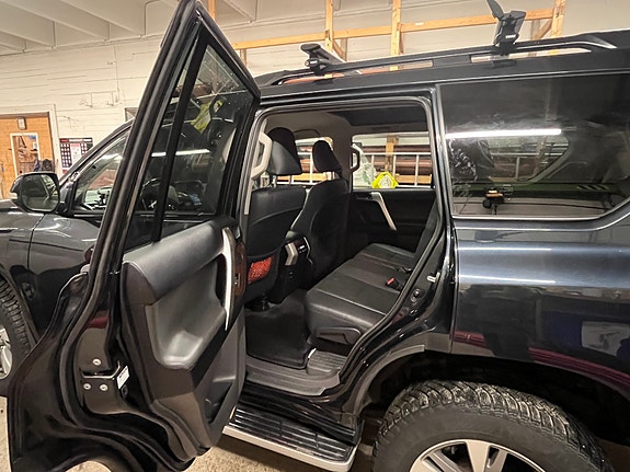 Toyota Land Cruiser 19 of 30