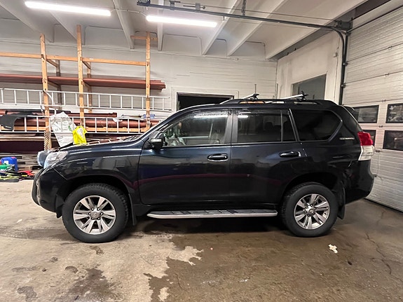 Toyota Land Cruiser 4 of 30