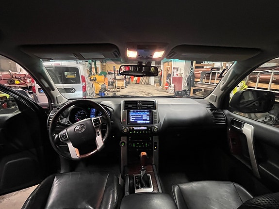 Toyota Land Cruiser 11 of 30