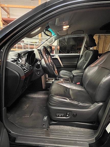 Toyota Land Cruiser 16 of 30