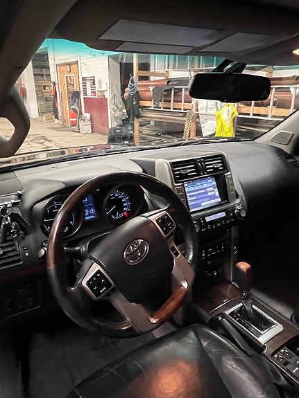 Toyota Land Cruiser 12 of 30